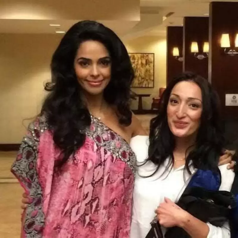 Makeup artist with celebrity client professional work
